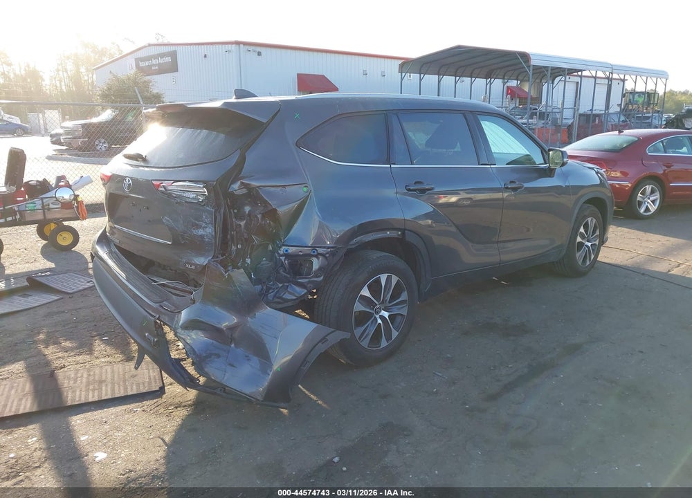 2022 TOYOTA HIGHLANDER XLE VIN: 5TDGZRAH3NS091511