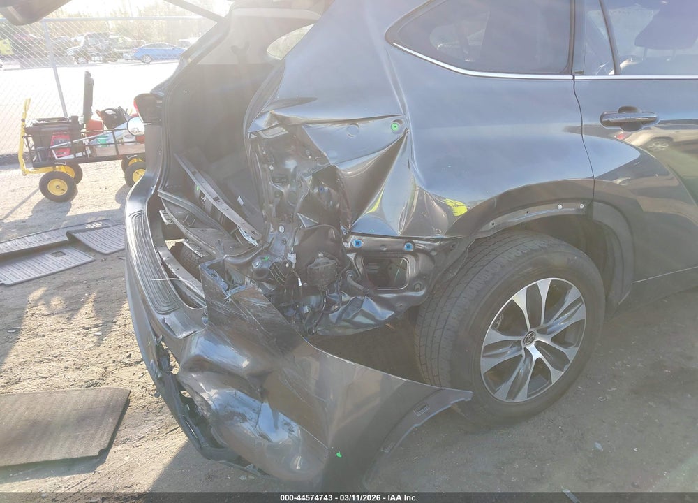 2022 TOYOTA HIGHLANDER XLE VIN: 5TDGZRAH3NS091511