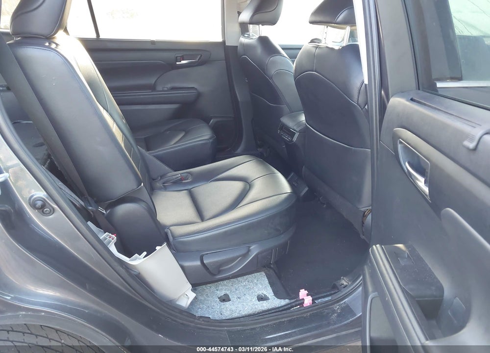 2022 TOYOTA HIGHLANDER XLE VIN: 5TDGZRAH3NS091511
