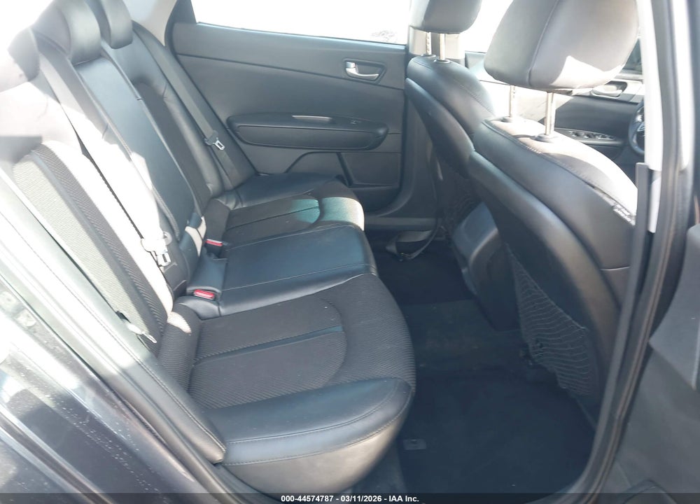 2019 KIA OPTIMA S VIN: 5XXGT4L36KG318726