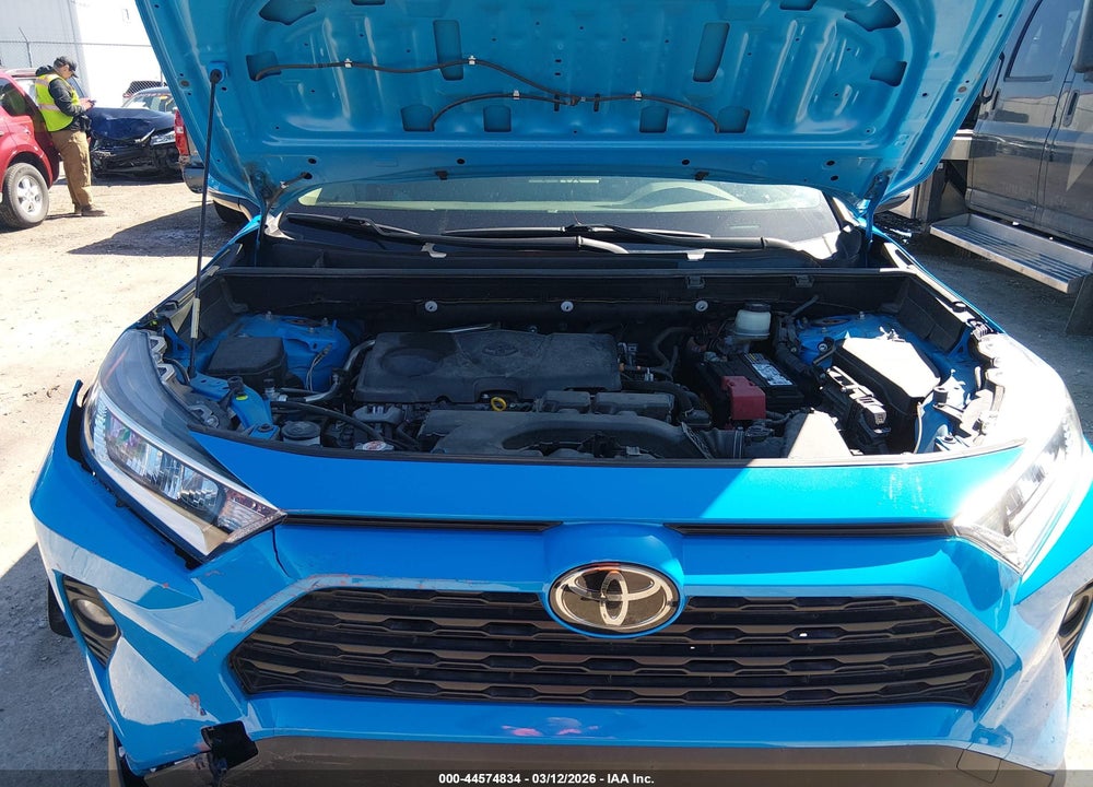 2019 TOYOTA RAV4 XLE VIN: JTMP1RFV5KD518314