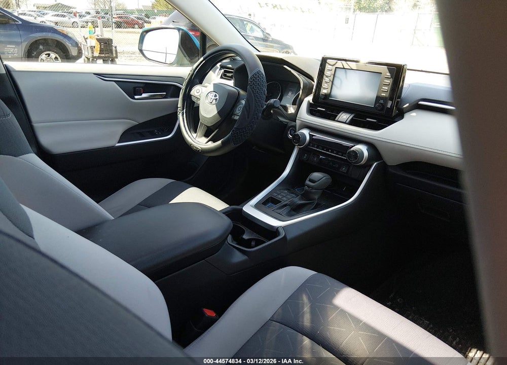 2019 TOYOTA RAV4 XLE VIN: JTMP1RFV5KD518314