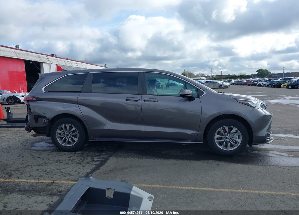 2021 TOYOTA SIENNA LE VIN: 5TDKRKEC4MS023376