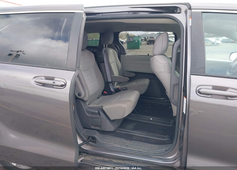 2021 TOYOTA SIENNA LE VIN: 5TDKRKEC4MS023376