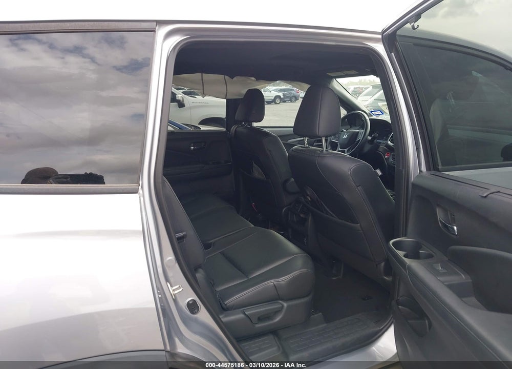 2019 HONDA PASSPORT EX-L VIN: 5FNYF7H52KB010091