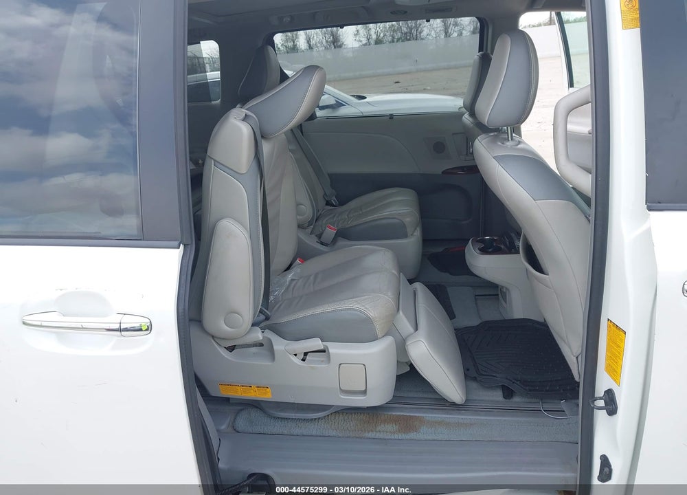 2013 TOYOTA SIENNA LIMITED V6 7 PASSENGER VIN: 5TDYK3DC5DS291505
