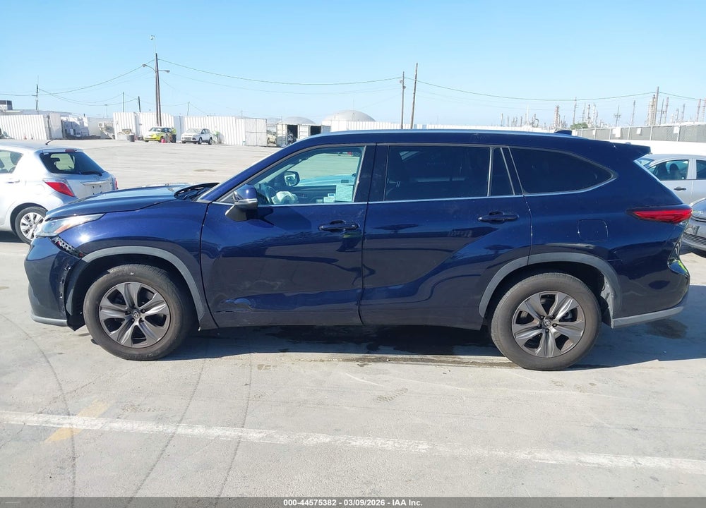 2021 TOYOTA HIGHLANDER XLE VIN: 5TDGZRAH9MS520780