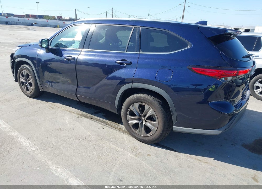 2021 TOYOTA HIGHLANDER XLE VIN: 5TDGZRAH9MS520780