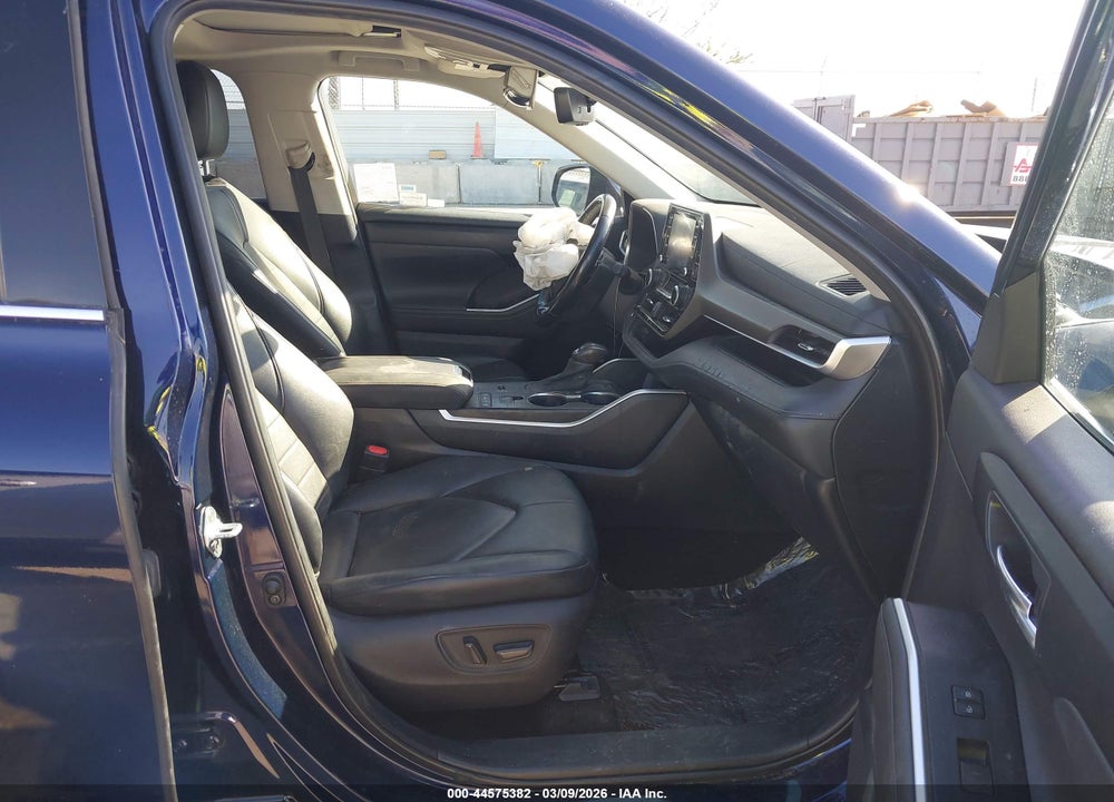 2021 TOYOTA HIGHLANDER XLE VIN: 5TDGZRAH9MS520780