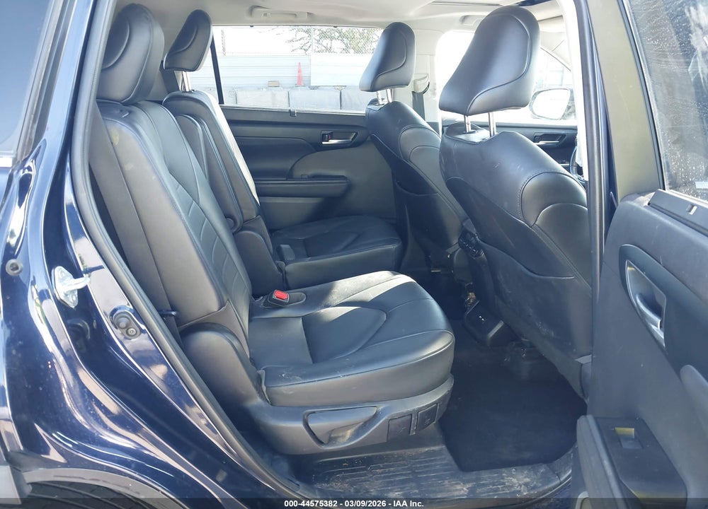 2021 TOYOTA HIGHLANDER XLE VIN: 5TDGZRAH9MS520780