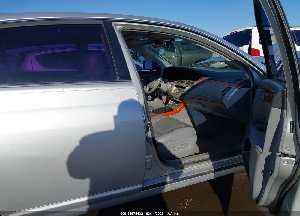 2005 TOYOTA AVALON XLS VIN: 4T1BK36B25U035146