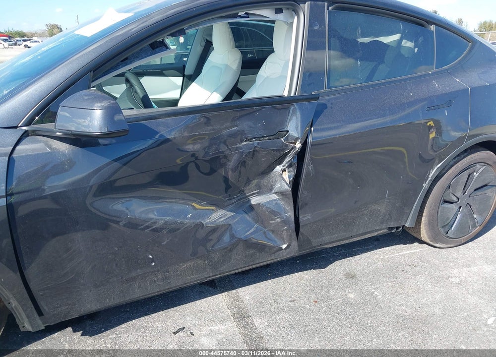 2026 TESLA MODEL Y PREMIUM REAR-WHEEL DRIVE/STANDARD REAR-WHEEL DRIVE VIN: 7SAYGDED2TF539178