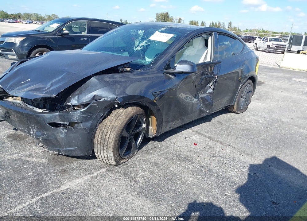 2026 TESLA MODEL Y PREMIUM REAR-WHEEL DRIVE/STANDARD REAR-WHEEL DRIVE VIN: 7SAYGDED2TF539178