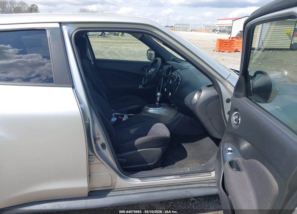 2011 NISSAN JUKE SV VIN: JN8AF5MR7BT014265