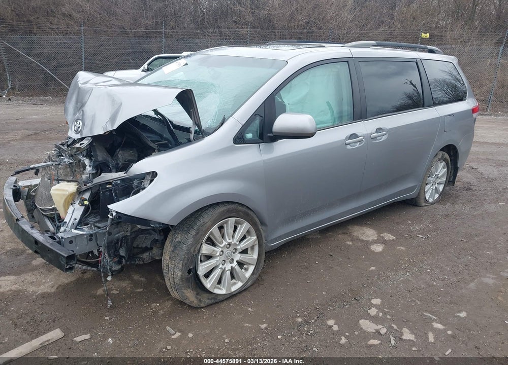 2013 TOYOTA SIENNA XLE 7 PASSENGER VIN: 5TDDK3DC4DS050100