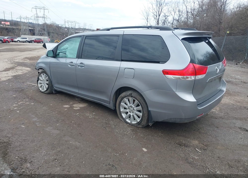 2013 TOYOTA SIENNA XLE 7 PASSENGER VIN: 5TDDK3DC4DS050100