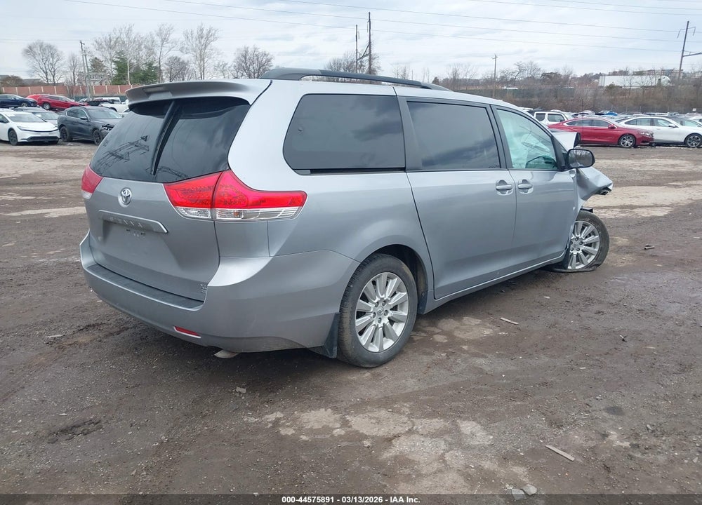 2013 TOYOTA SIENNA XLE 7 PASSENGER VIN: 5TDDK3DC4DS050100