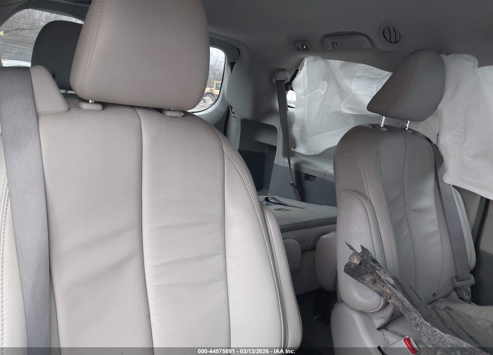 2013 TOYOTA SIENNA XLE 7 PASSENGER VIN: 5TDDK3DC4DS050100