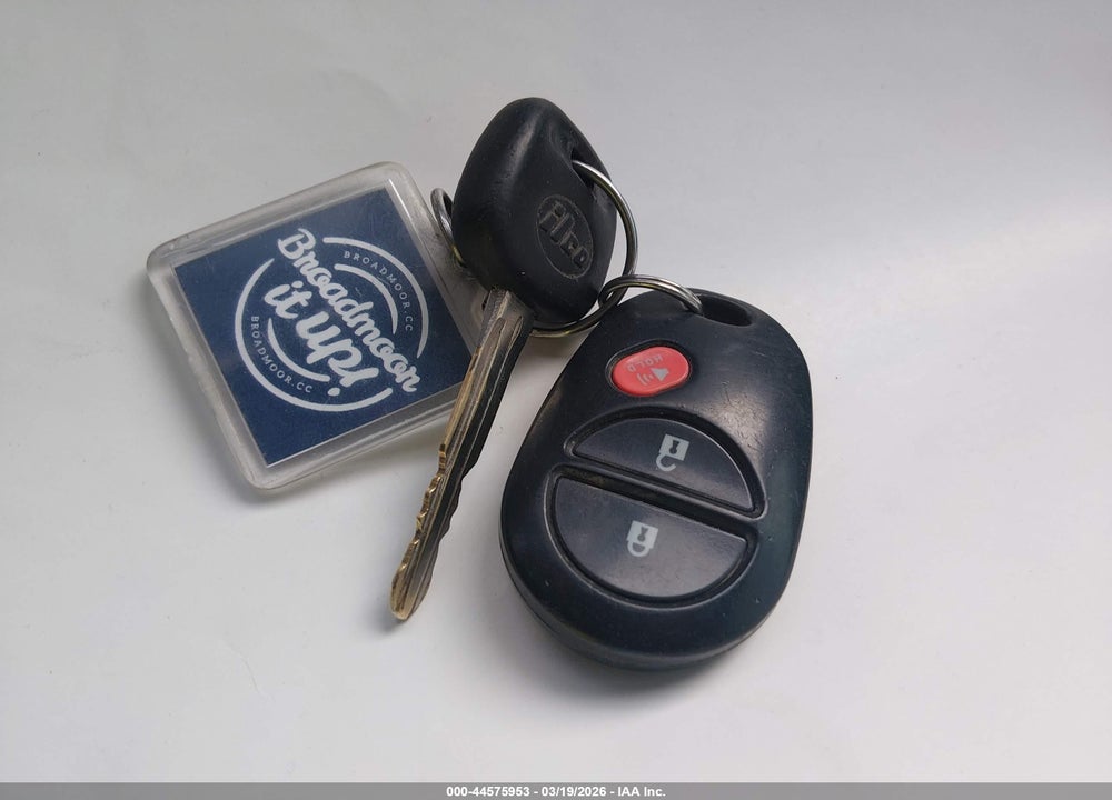 2011 TOYOTA TACOMA BASE V6 VIN: 3TMLU4EN2BM080866