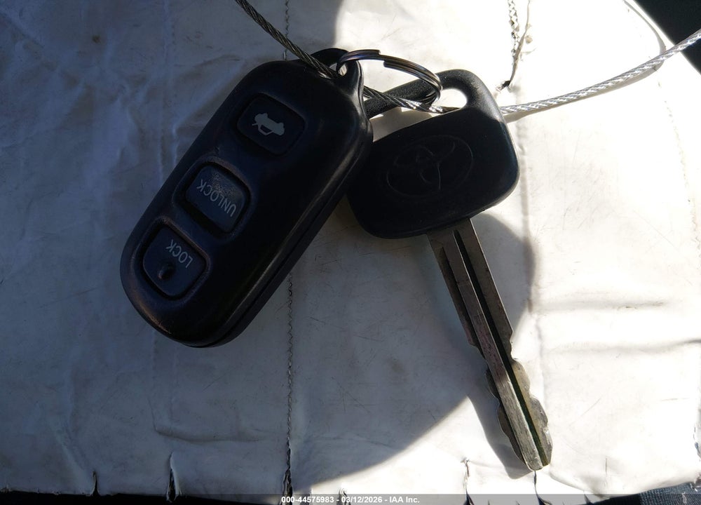 2002 TOYOTA AVALON XL VIN: 4T1BF28B52U203661