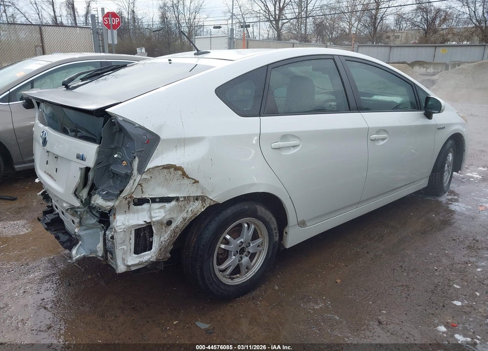 2011 TOYOTA PRIUS TWO VIN: JTDKN3DU2B0309092