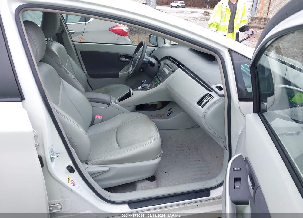 2011 TOYOTA PRIUS TWO VIN: JTDKN3DU2B0309092