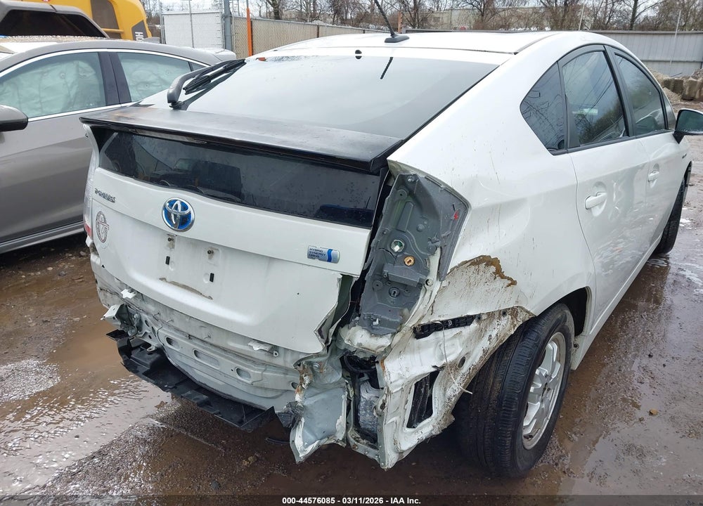 2011 TOYOTA PRIUS TWO VIN: JTDKN3DU2B0309092
