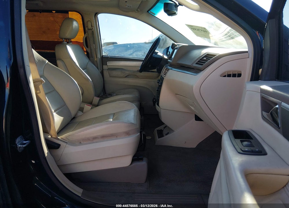 2010 VOLKSWAGEN ROUTAN SEL VIN: 2V4RW5DX5AR166666