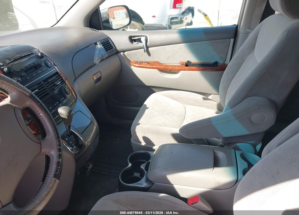 2005 TOYOTA SIENNA XLE VIN: 5TDZA22C25S369731
