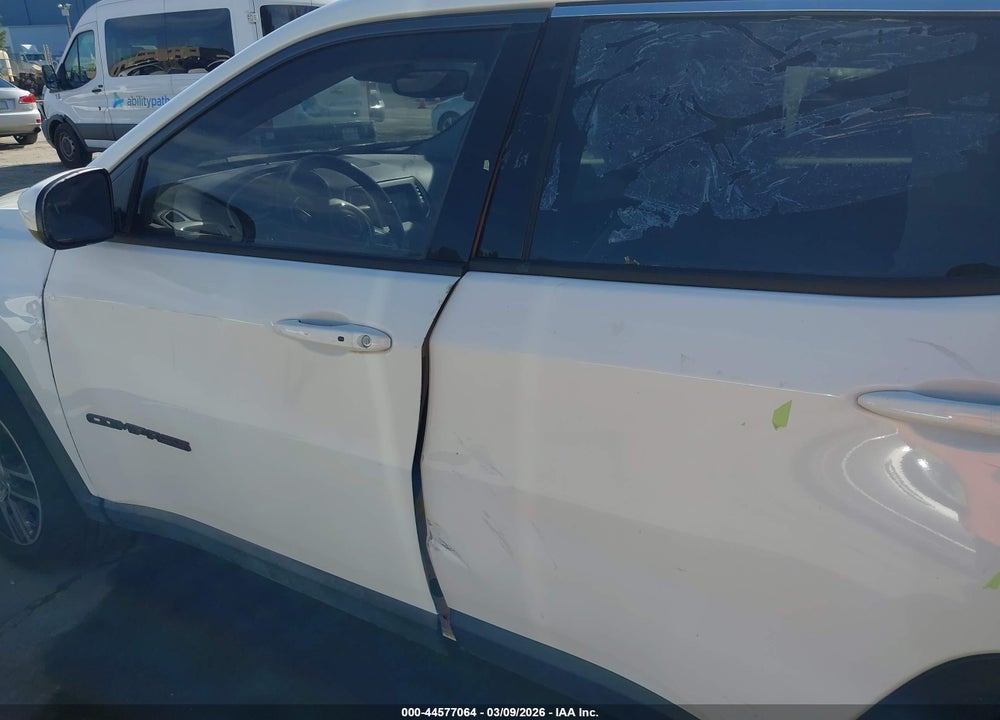 2018 JEEP COMPASS SUN AND WHEEL FWD VIN: 3C4NJCBB9JT495080