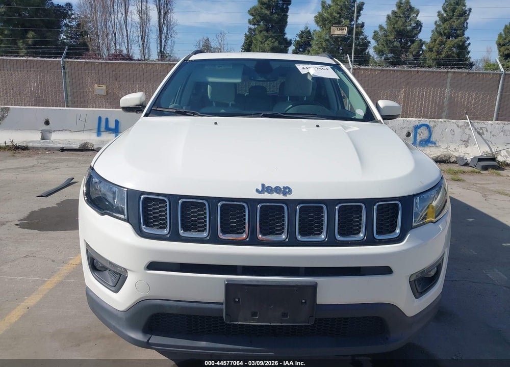 2018 JEEP COMPASS SUN AND WHEEL FWD VIN: 3C4NJCBB9JT495080
