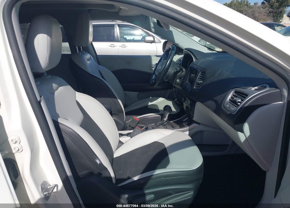 2018 JEEP COMPASS SUN AND WHEEL FWD VIN: 3C4NJCBB9JT495080