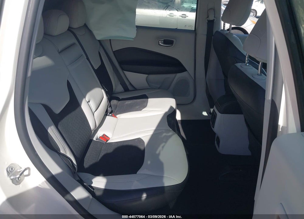 2018 JEEP COMPASS SUN AND WHEEL FWD VIN: 3C4NJCBB9JT495080