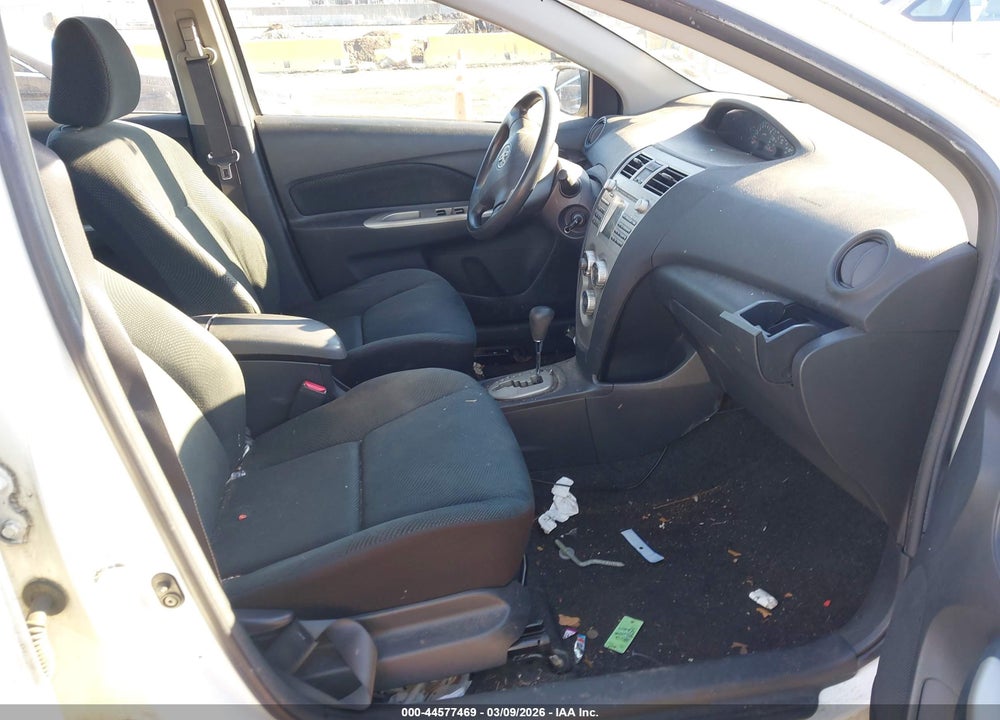 2010 TOYOTA YARIS VIN: JTDBT4K37A4064738