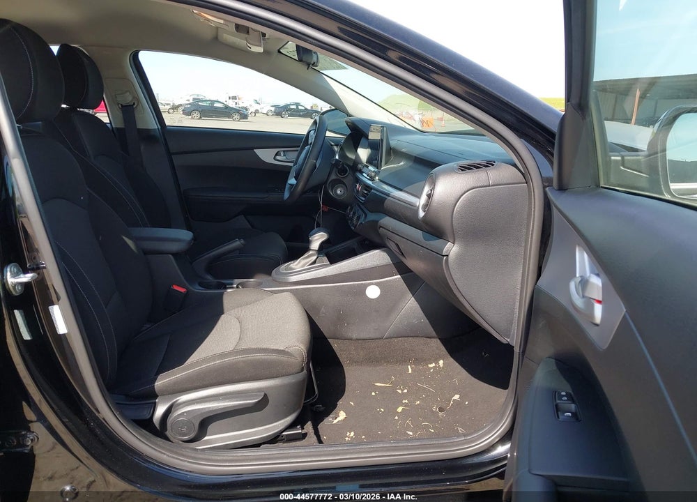 2024 KIA FORTE LXS VIN: 3KPF24AD1RE807581