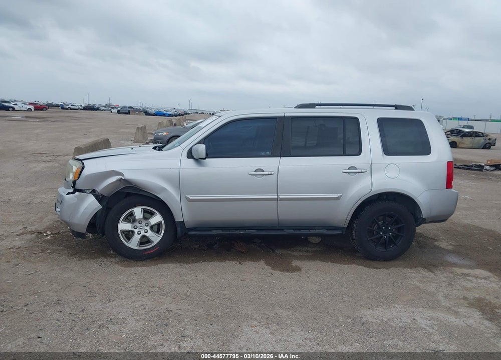 2011 HONDA PILOT EX-L VIN: 5FNYF3H58BB036848