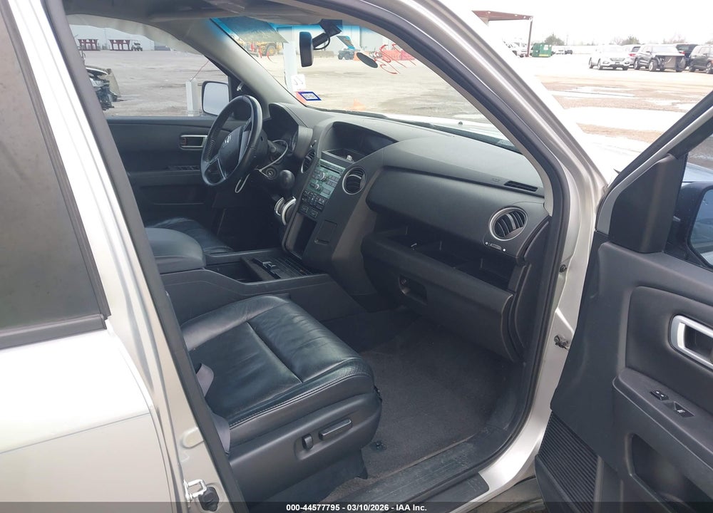 2011 HONDA PILOT EX-L VIN: 5FNYF3H58BB036848