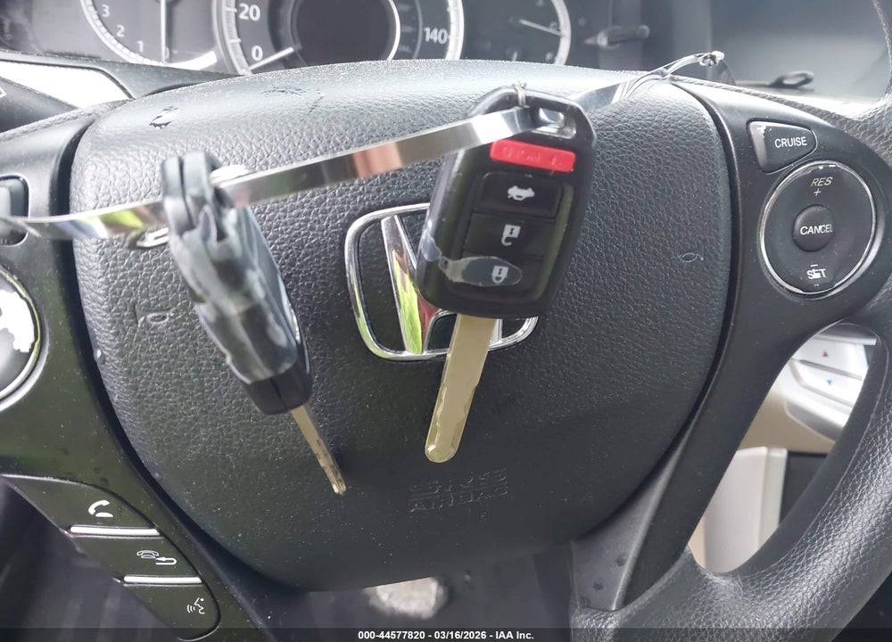 2013 HONDA ACCORD LX VIN: 1HGCR2F32DA178137