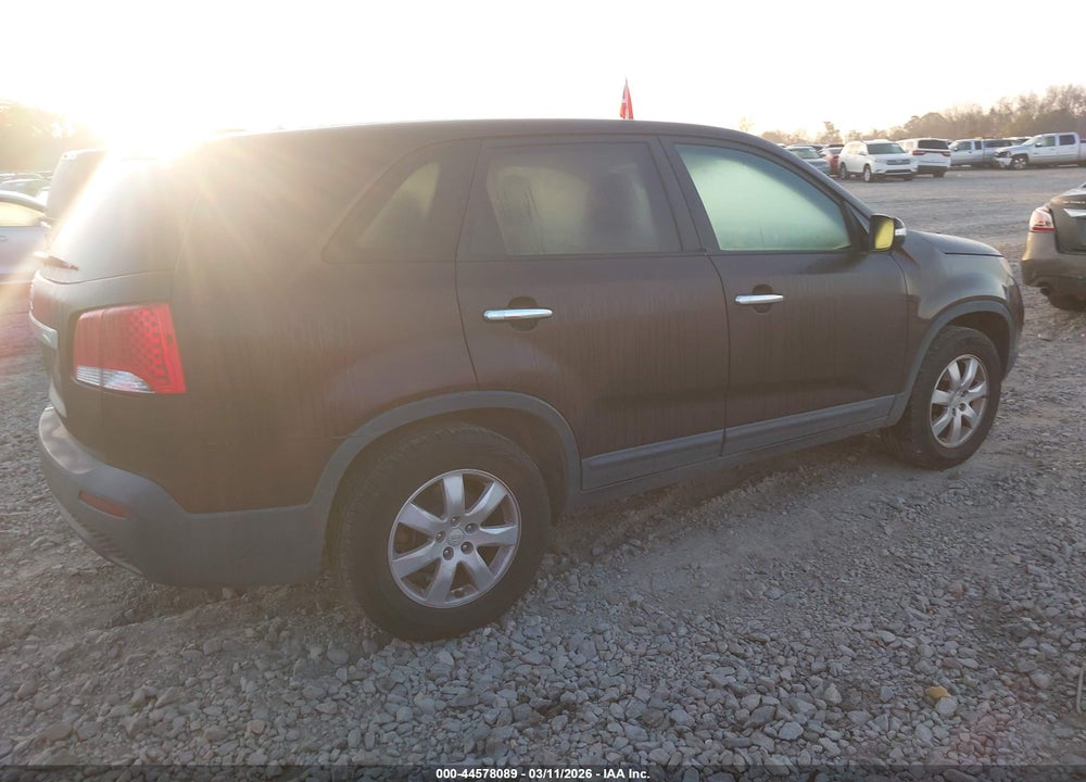 2011 KIA SORENTO LX VIN: 5XYKT3A11BG091432