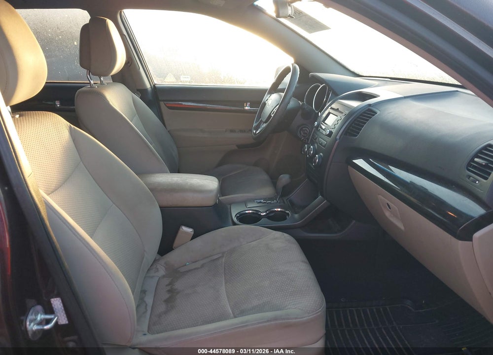 2011 KIA SORENTO LX VIN: 5XYKT3A11BG091432
