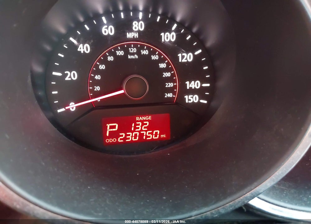 2011 KIA SORENTO LX VIN: 5XYKT3A11BG091432