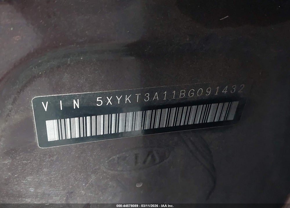 2011 KIA SORENTO LX VIN: 5XYKT3A11BG091432