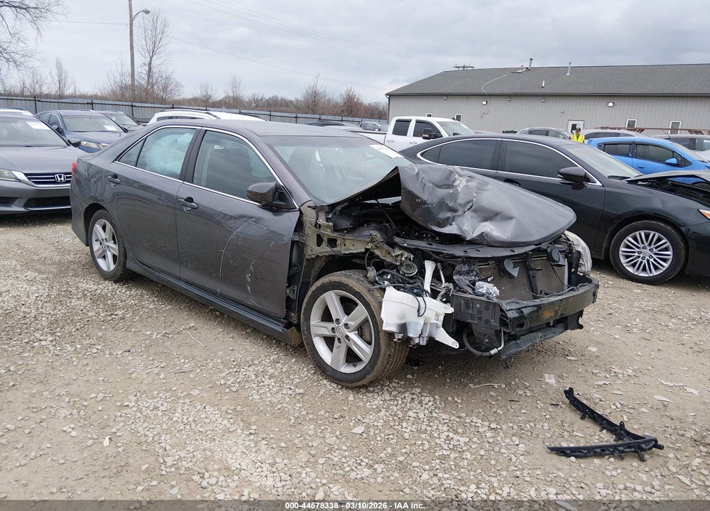 2014 TOYOTA CAMRY SE VIN: 4T1BF1FK2EU783260