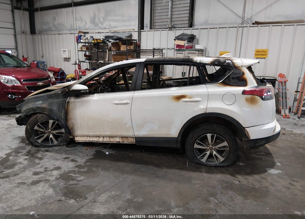 2018 TOYOTA RAV4 XLE VIN: 2T3RFREV4JW703483