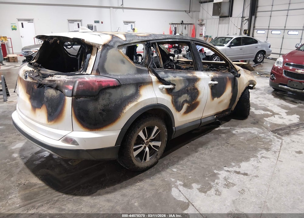 2018 TOYOTA RAV4 XLE VIN: 2T3RFREV4JW703483