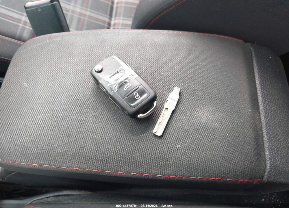 2012 VOLKSWAGEN GTI 2-DOOR/2-DOOR AUTOBAHN VIN: WVWED7AJ7CW150604