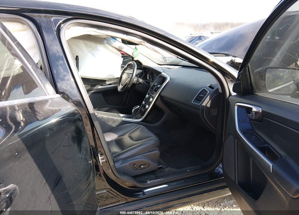 2016 VOLVO XC60 T5 DRIVE-E PREMIER VIN: YV440MDK1G2922678
