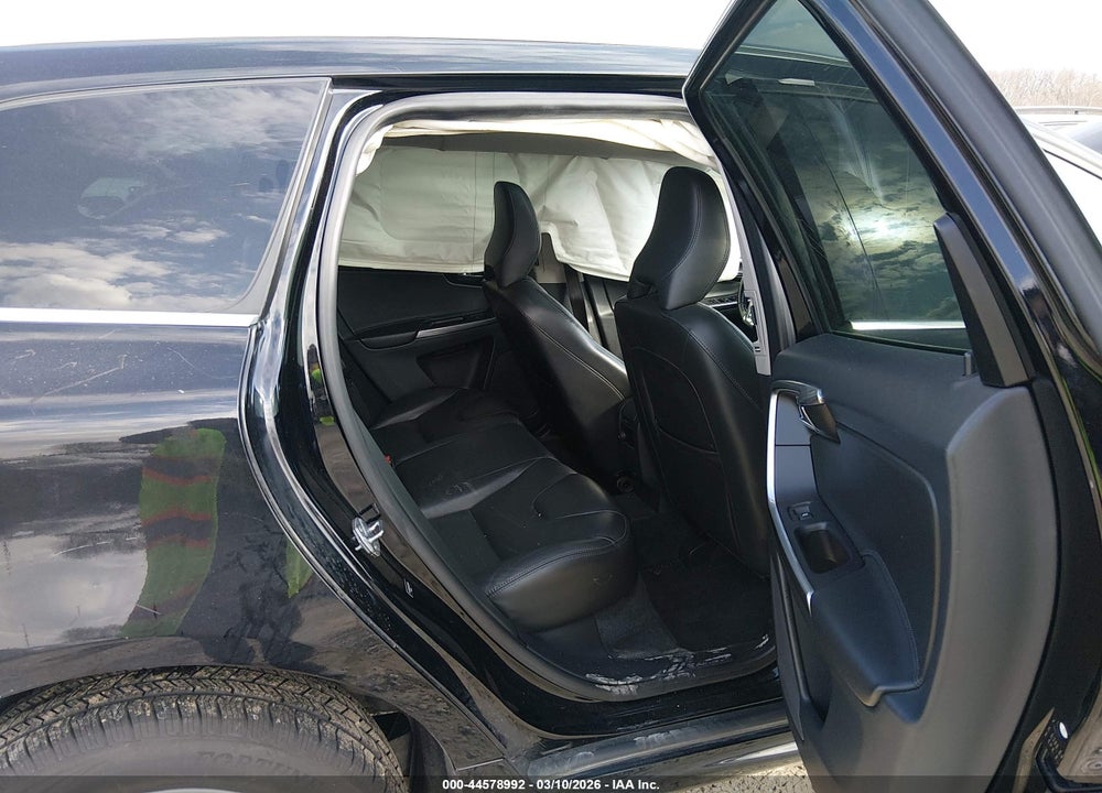 2016 VOLVO XC60 T5 DRIVE-E PREMIER VIN: YV440MDK1G2922678