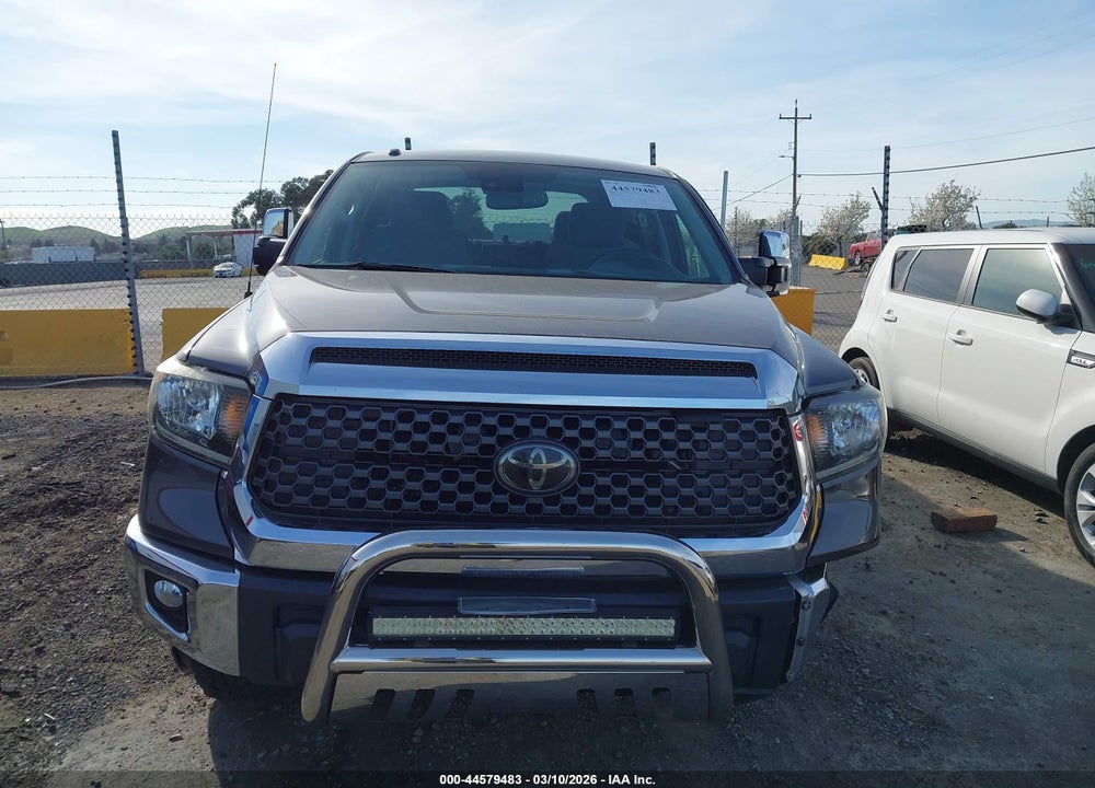 2018 TOYOTA TUNDRA SR5 5.7L V8 VIN: 5TFEY5F1XJX234523