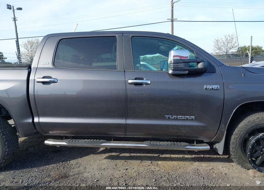 2018 TOYOTA TUNDRA SR5 5.7L V8 VIN: 5TFEY5F1XJX234523